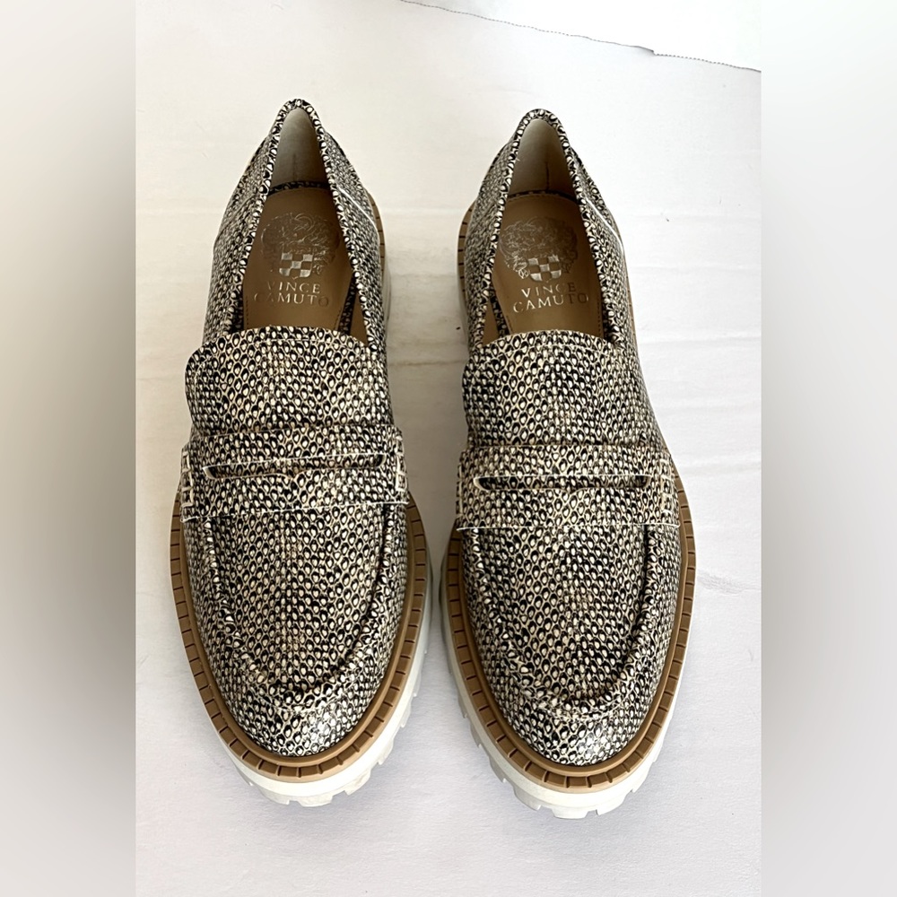 Vince Camuto McKella Lug Sole platform Penny Loafer in snake skin print sz 9B